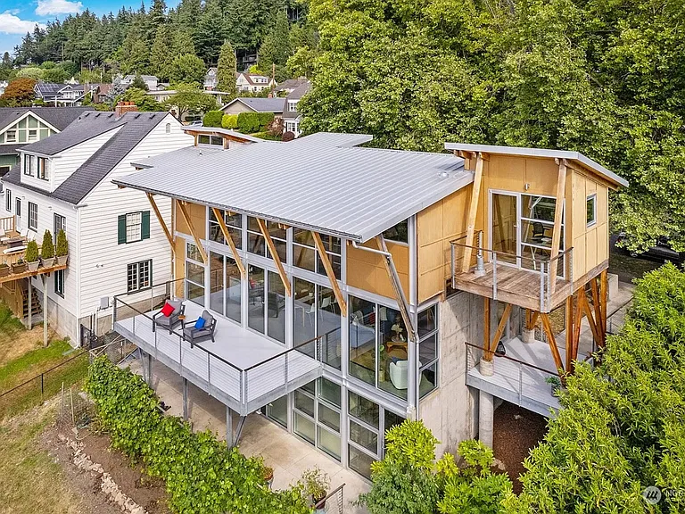 222 S Forest St — Photo 1
