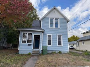 2104 Pershing Blvd, Clinton, IA 52732