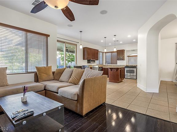 4th image of 382 Center Green Dr