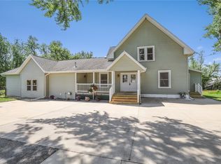 5705 Beverly Rd SW, Cedar Rapids, IA 52404