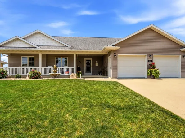 259 Bryn Dr, Peosta, IA 52068