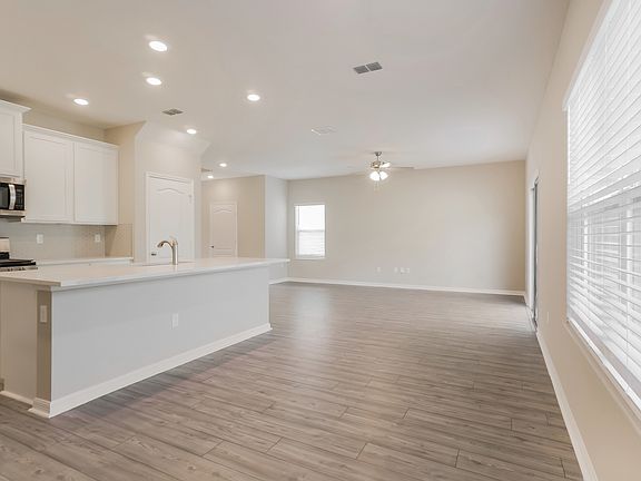 4th image of 375 Fellbrook Dr