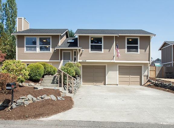 2nd image of 2209 149th St E