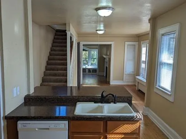 Spacious 5-Bedroom Eastside Apartment Available for June 15th, 3035 N Stowell Ave #B48624464, Milwaukee, WI 53211