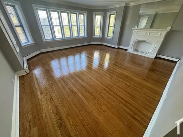 7839 S Phillips Ave, Chicago, IL 60649