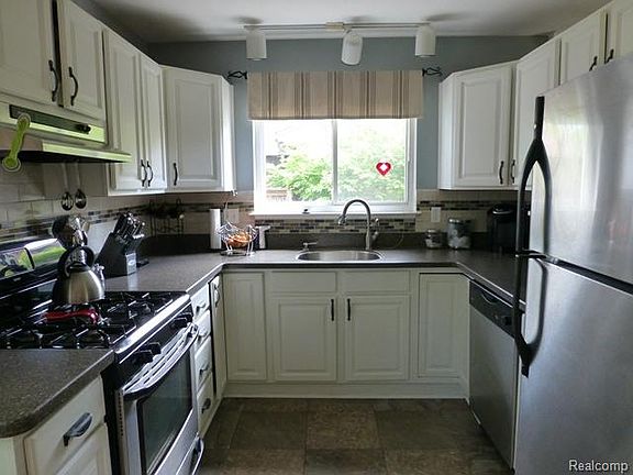 4th image of 41052 Greenbrook Ln