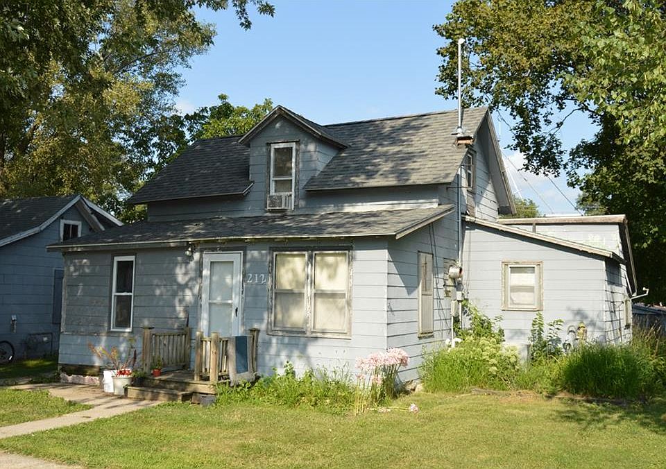 2nd image of 212 Lewis St