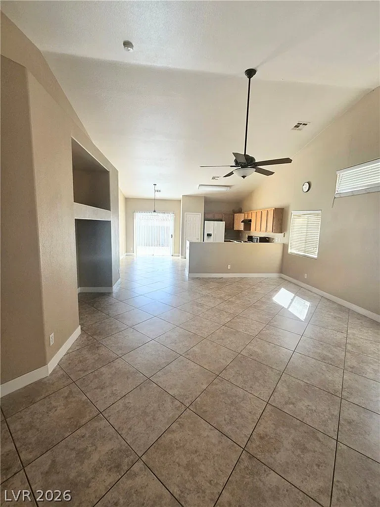 4 bed, 2.0 bath, 1656 sqft, $2,295 — Photo 4