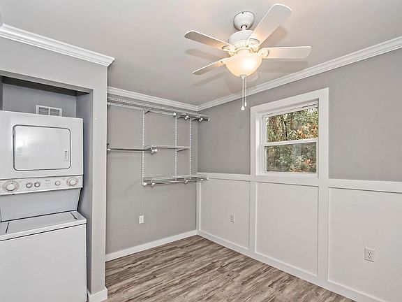 4th image of 1102 Hillside Dr Unit 4
