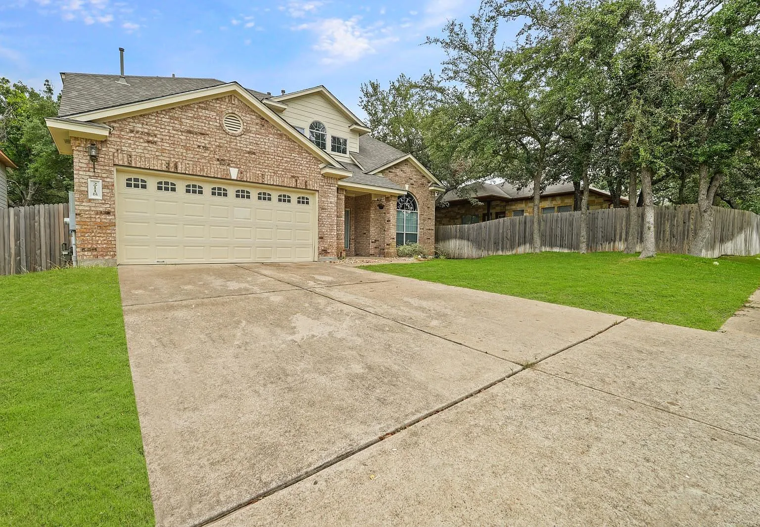 3 bed, 2.5 bath, 2592 sqft, $2,495 — Photo 2