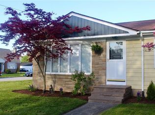 242 Parkside Dr, Warwick, RI 02888