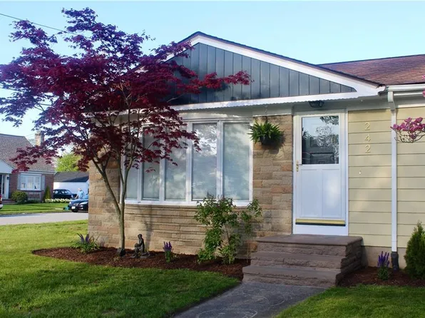 242 Parkside Dr, Warwick, RI 02888