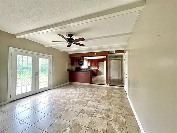 5th image of 376 Westmeade Dr