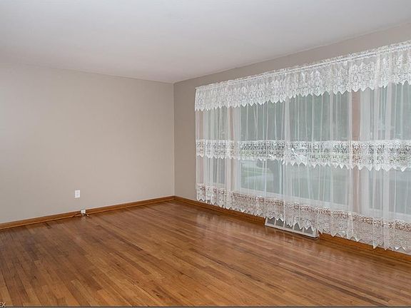 4th image of 15608 Steinway Blvd