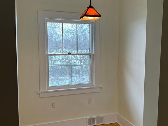 5th image of 446 Berryman Dr