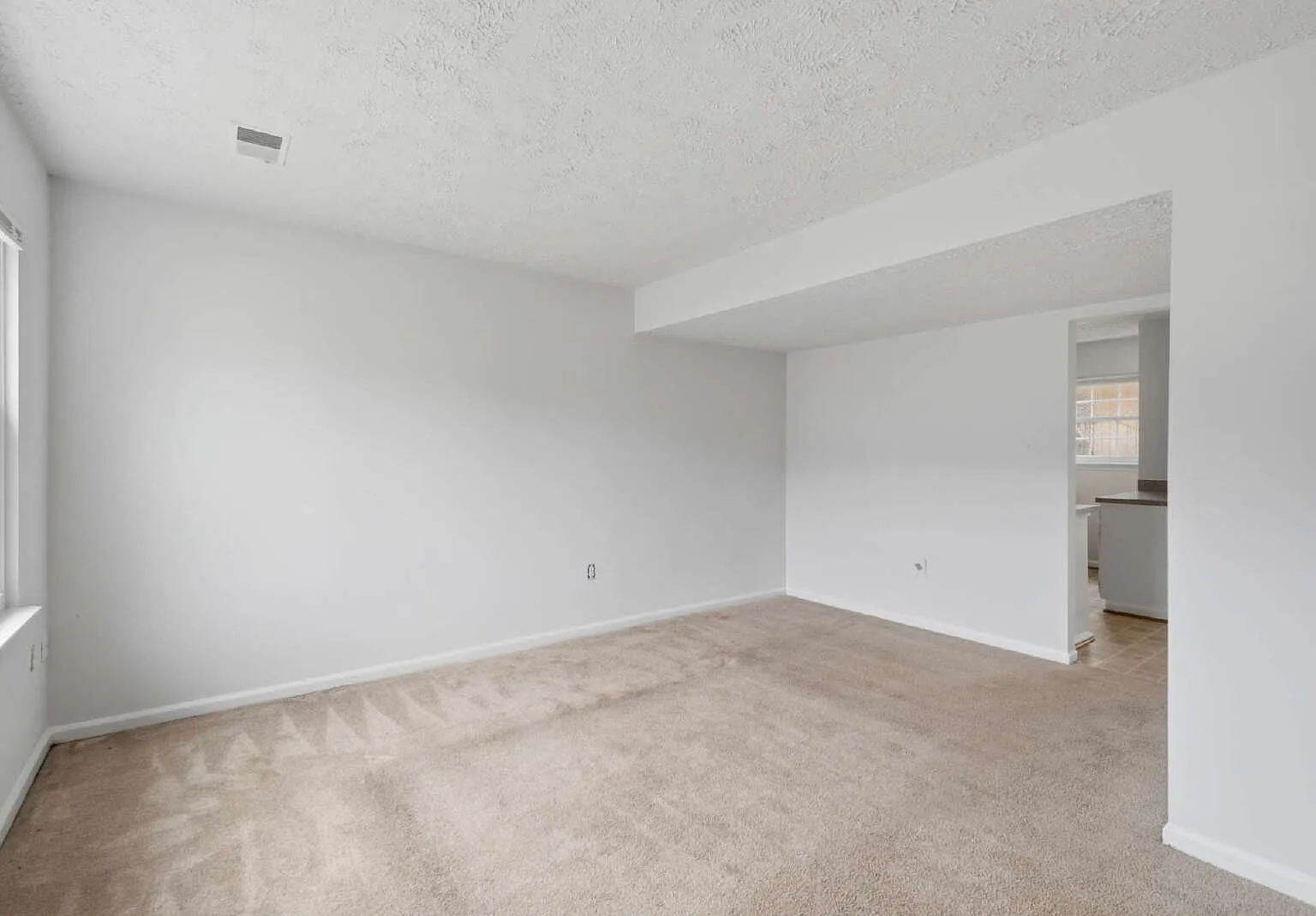 3 bed, 2.5 bath, 1232 sqft, $2,300 — Photo 4