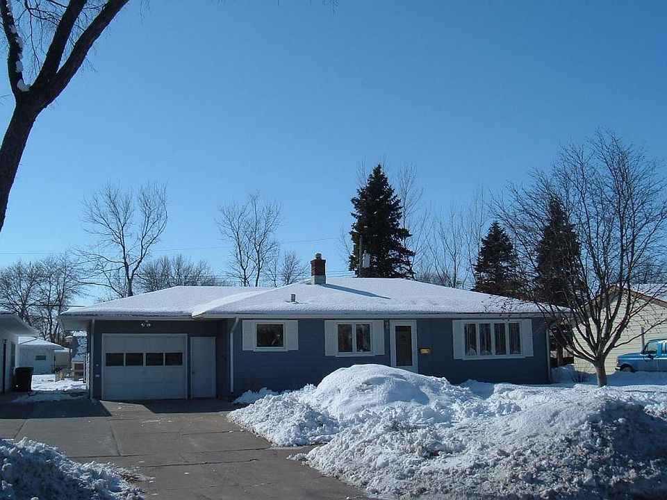 1st image of 811 24th Ave S