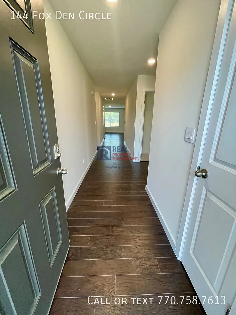 Beautiful Dalton Rental with Stainless Steel Appliances & Easy Move-In Options — Photo 2