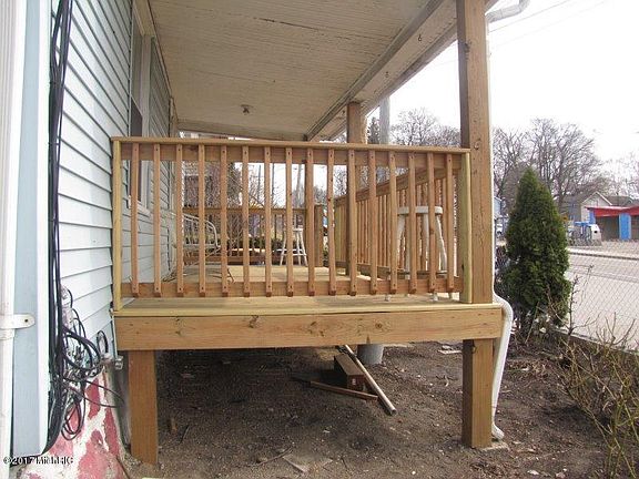 5th image of 47 Leonard St NE