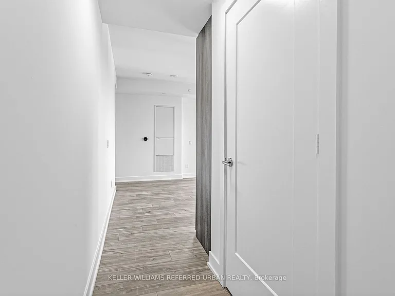 60 Central Park Dr #2112 — Photo 4