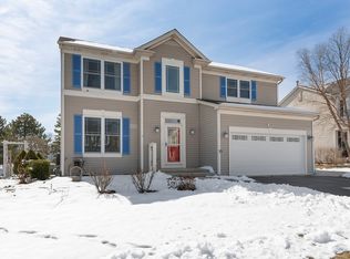 208 Thrush Cir, Lindenhurst, IL 60046