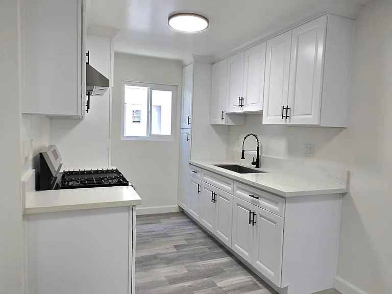 1334 Engracia Ave — Photo 7