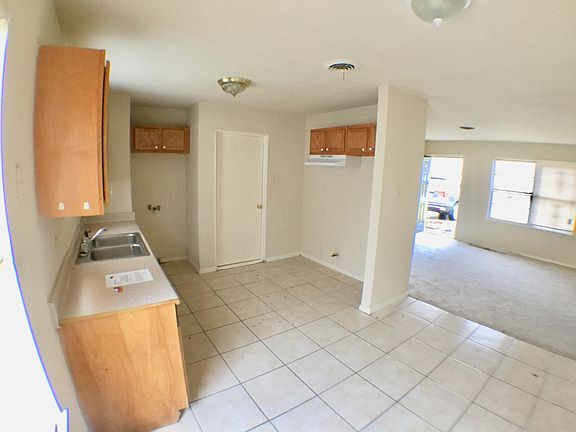 Kitchen & Breakfast