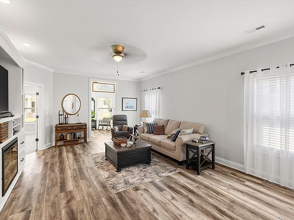 5th image of 1592 Yellow Wood Dr