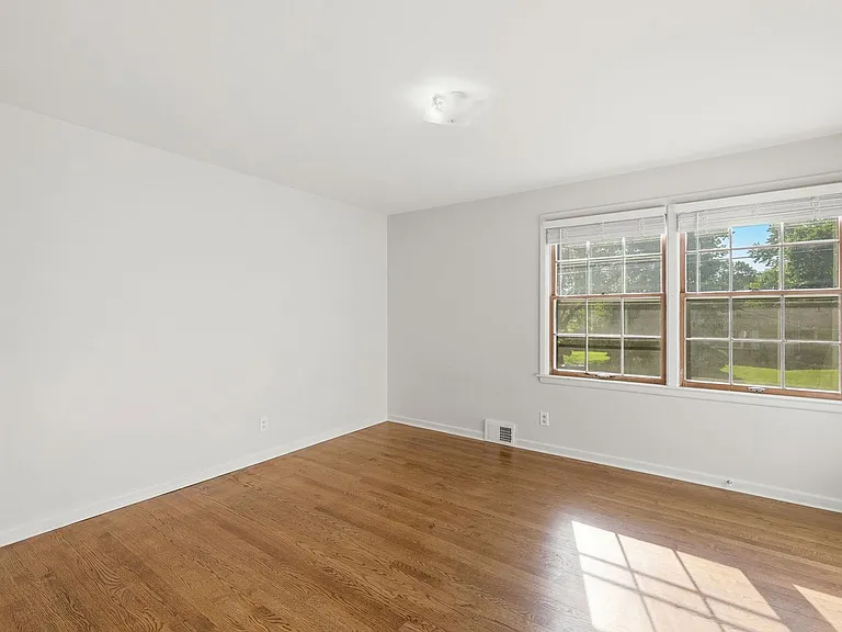 1905 Millbank St SE — Photo 19