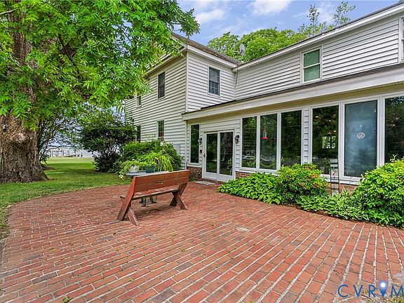 3rd image of 242 Old Farm Dr