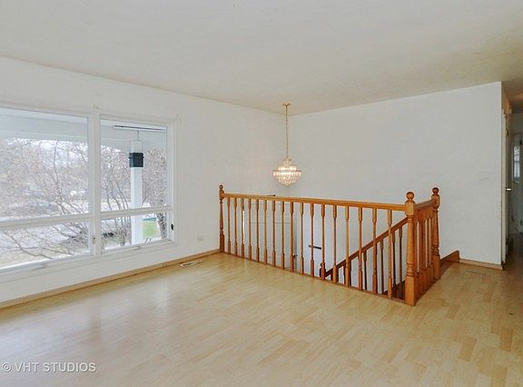 2nd image of 922 Oakwood Dr