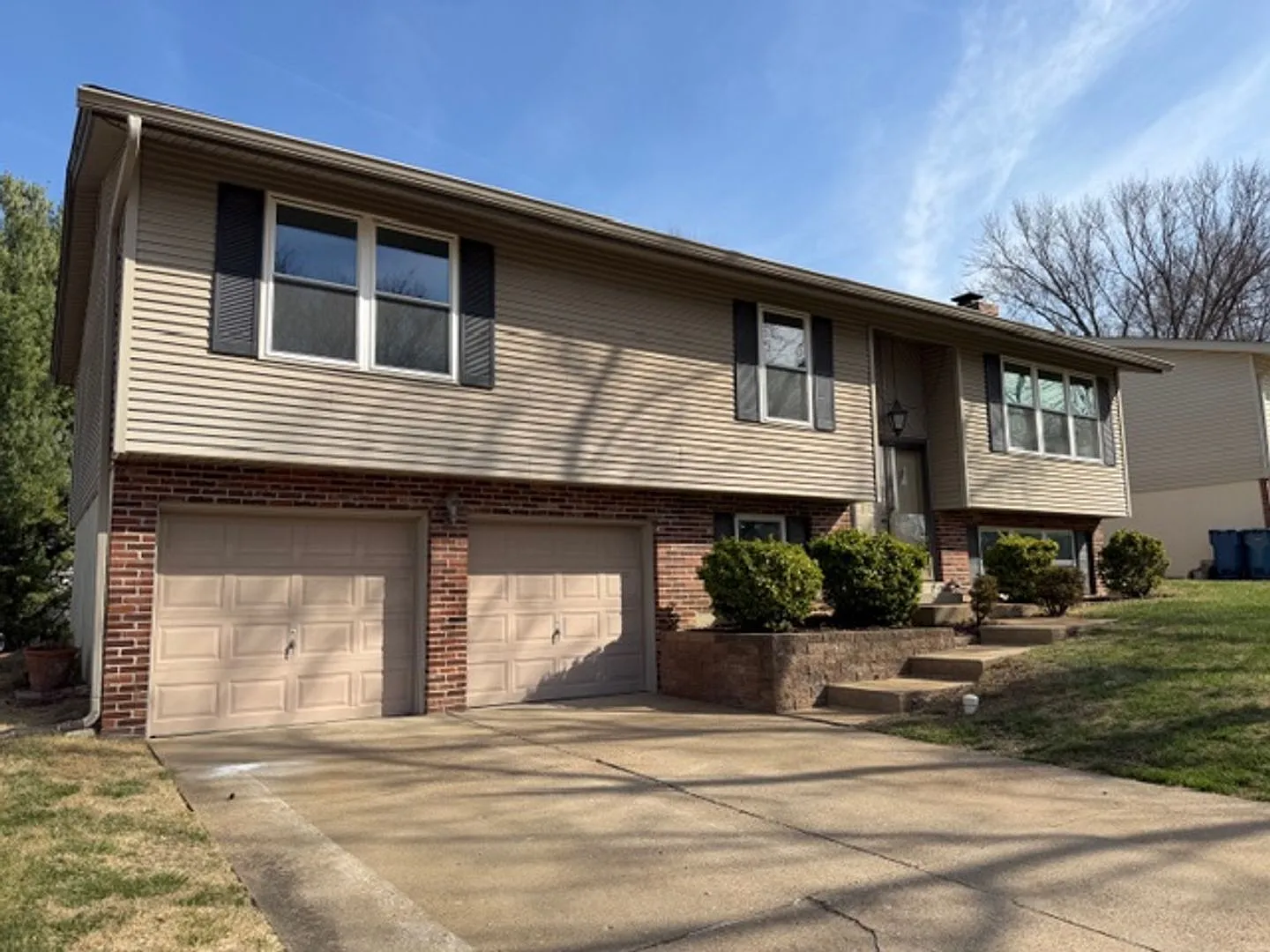 Spacious 5BR / 2BA in Manchester For Rent — Photo 2