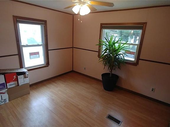 5th image of 129 Quarry Hill Est