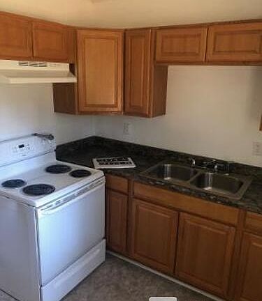 3rd image of 2174 Eleanor Dr APT B