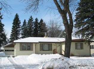 1804 Cottonwood St, Grand Forks, ND 58201