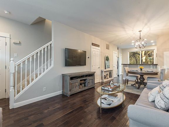 4th image of 312 Creekside Village Dr