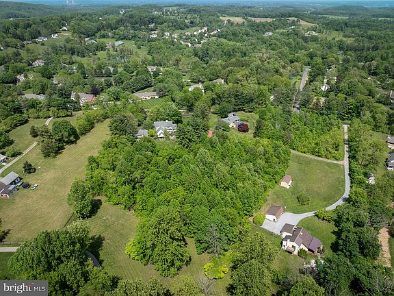 3rd image of 2290 Horseshoe Trl