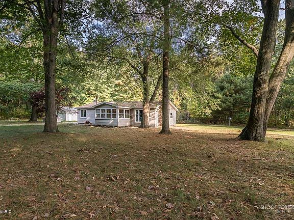 2nd image of 15373 Lyons Ln