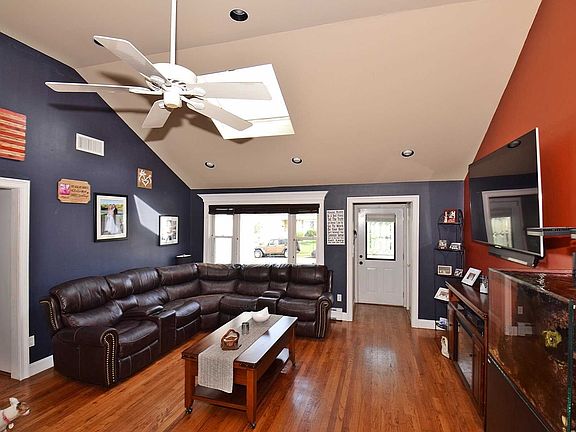 4th image of 2084 Longfellow Ave