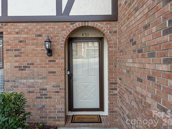 5th image of 451 Camrose Cir NE