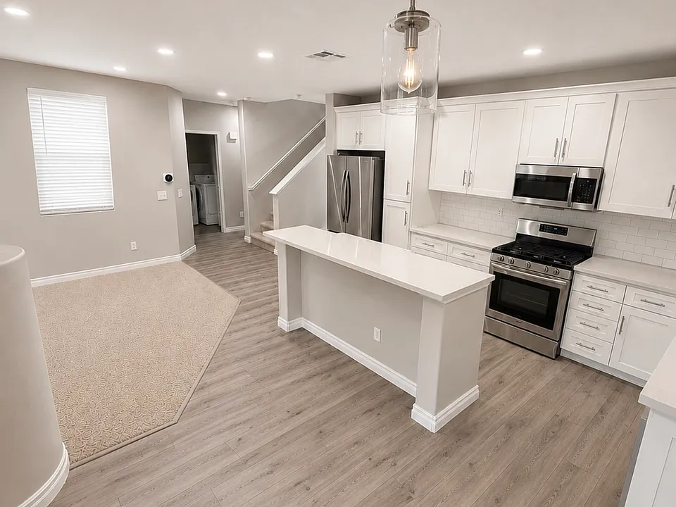 4481 Avenida Aquila