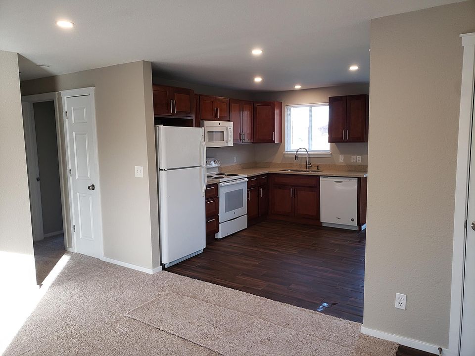 Fully remodeled & updated unit