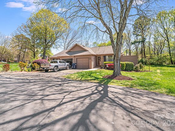 3rd image of 2716 Woodridge Dr #I-2