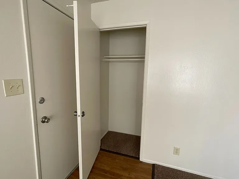 Sharis Apartments — Photo 81