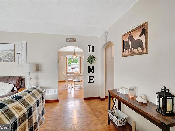 4th image of 29 E George St