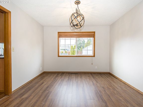 5th image of 365 NE 18th Ave