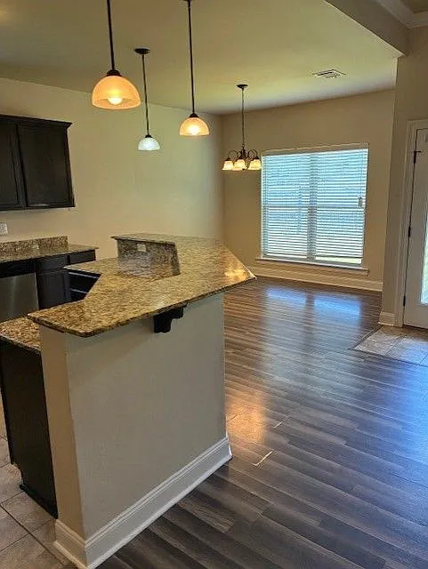 3 bed, 2.0 bath, 1620 sqft, $1,795 — Photo 2