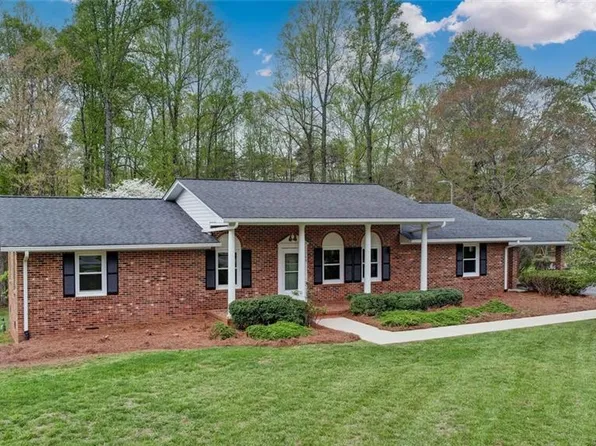 140 Clifton Dr, Reidsville, NC 27320