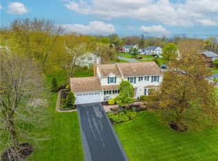 33 Cannock Dr, Fairport, NY 14450