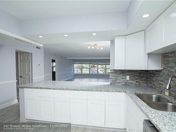5th image of 3121 NE 51st St APT 102E